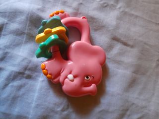 Sonaglio elefante rosa con anelli colorati