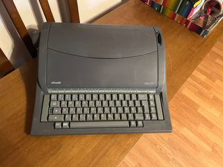 Máquina de escribir eléctrica Olivetti Dora 201