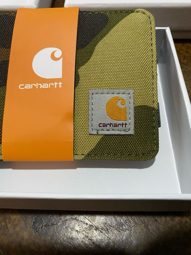 Cartera Carhartt Camuflaje
