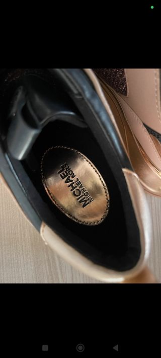Zapatillas Michael Kors Negras y Doradas