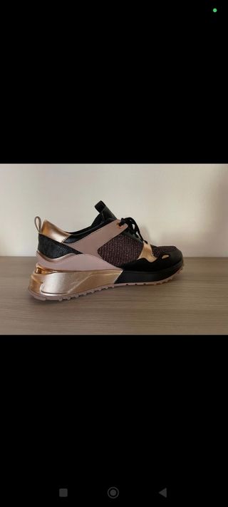 Zapatillas Michael Kors Negras y Doradas