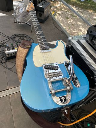 Guitarra Eléctrica Telecaster Azul con Bigsby