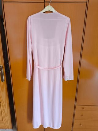 Conjunto bata y camisón de satén rosa