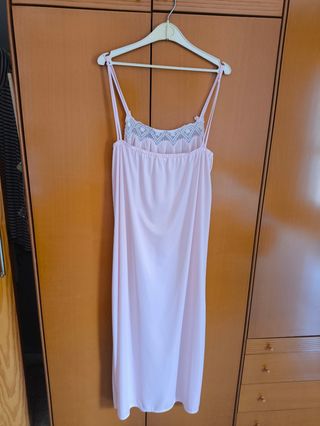 Conjunto bata y camisón de satén rosa