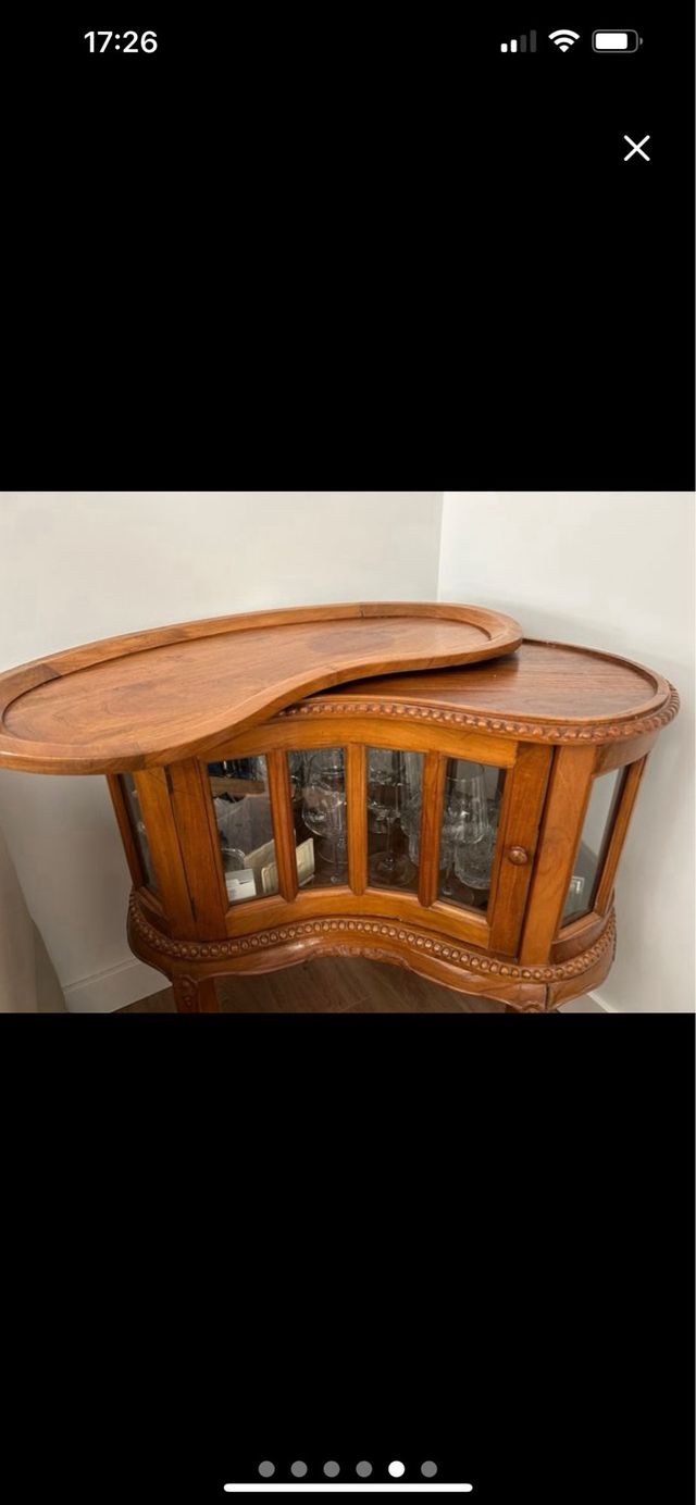 Mueble bar de madera ,con cristal  de teka 