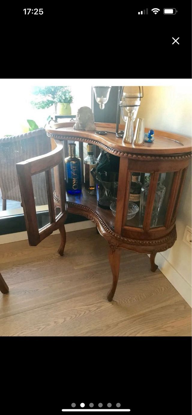 Mueble bar de madera ,con cristal  de teka 