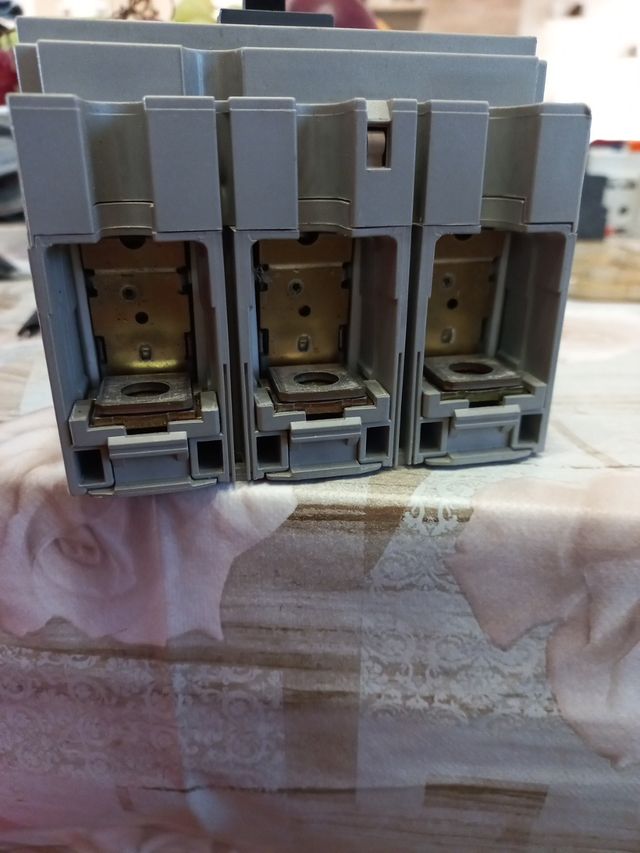 Interruttore Merlin Gerin NS100N 8kA