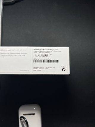 AirPods con estuche de carga inalámbrica y funda 