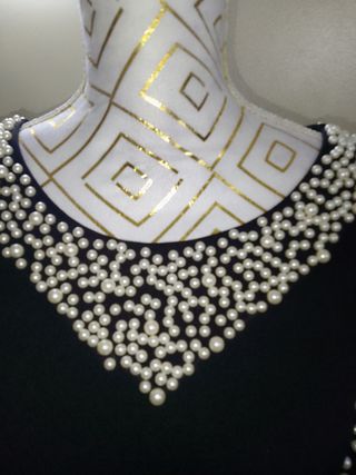 Vestido de fiesta con perlas