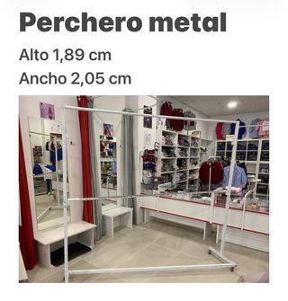 Perchero Metálico con Ruedas