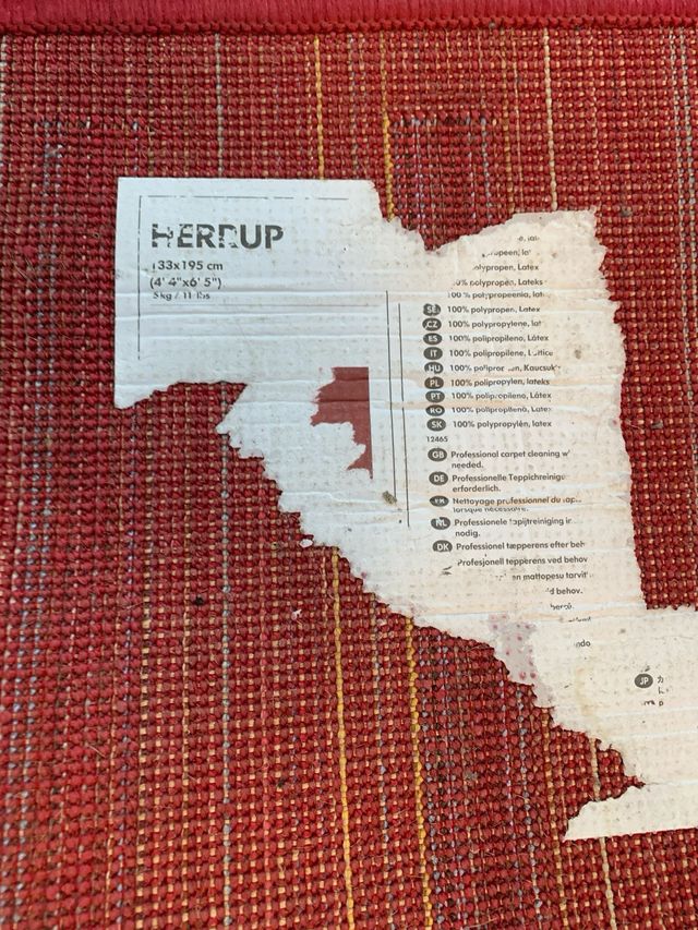 Alfombra Ikea Herrup Roja. Medida 133x 195