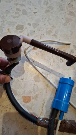 Grifo y bomba de agua para caravana