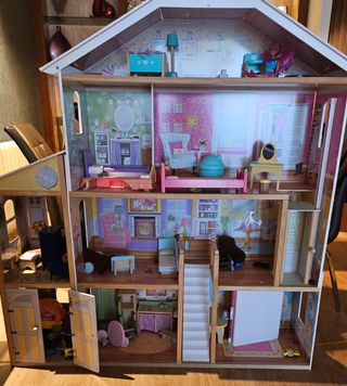 Casa de muñecas de madera