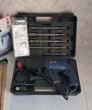 MARTILLO PERFORADOR TALADRO 750W
Nuevo 