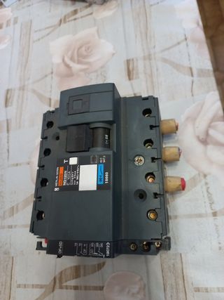 Interruttore Merlin Gerin NG125N