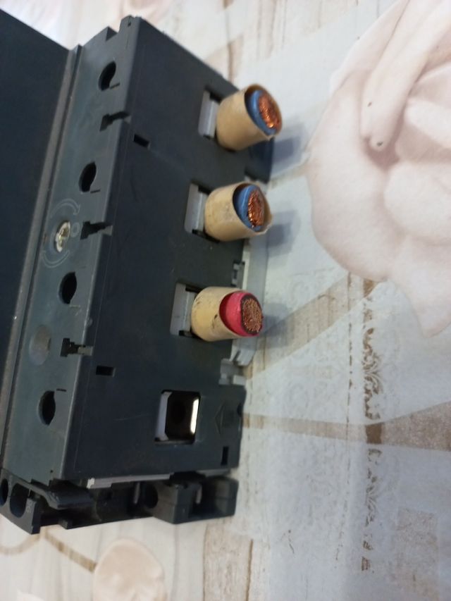 Interruttore Merlin Gerin NG125N