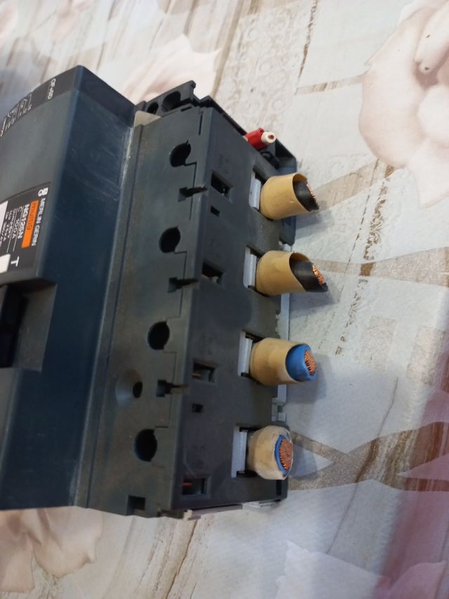 Interruttore Merlin Gerin NG125N