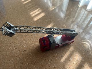 Camión de bomberos con escalera