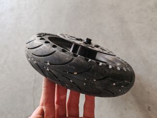 Cerchio e gomma antiforatura monopattino