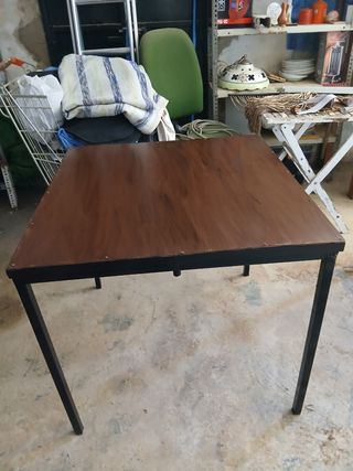 Tavolo in legno e ferro 80x80