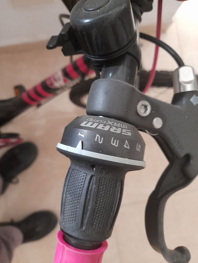 Bicicleta infantil niña rosa y negra