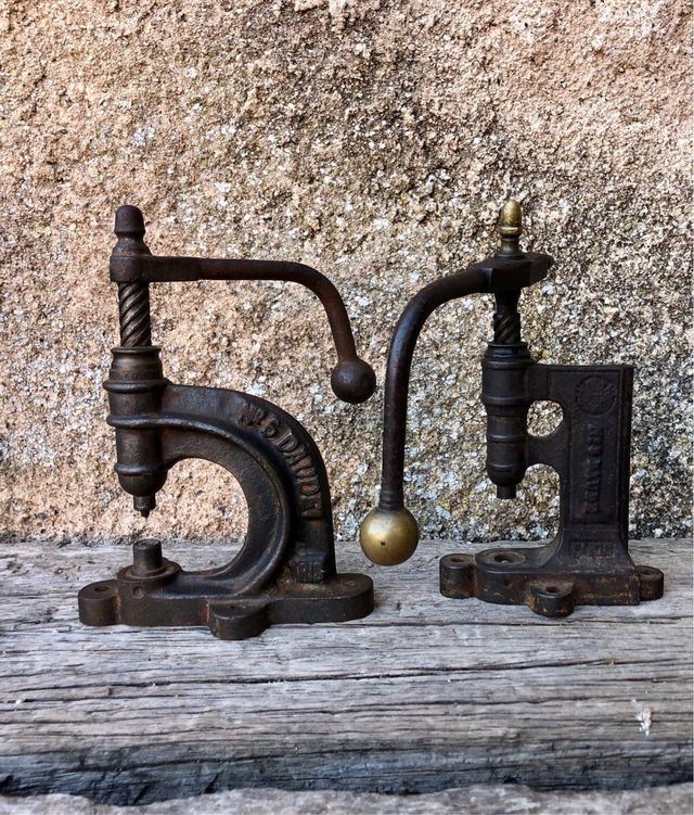 2 remachadoras antiguas de hierro