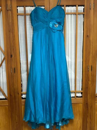 Vestido de fiesta azul con pedrería