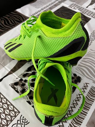 Zapatos de fútbol Adidas verdes