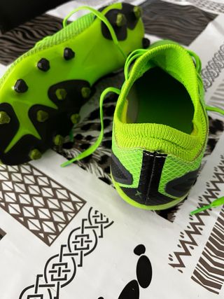 Zapatos de fútbol Adidas verdes