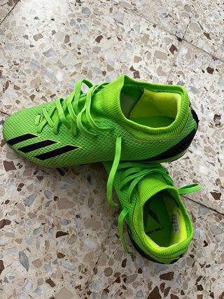 Zapatos de fútbol Adidas verdes