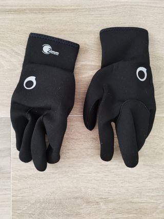 Neopreno negro, escarpines y guantes