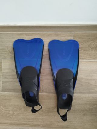 Neopreno negro, escarpines y guantes
