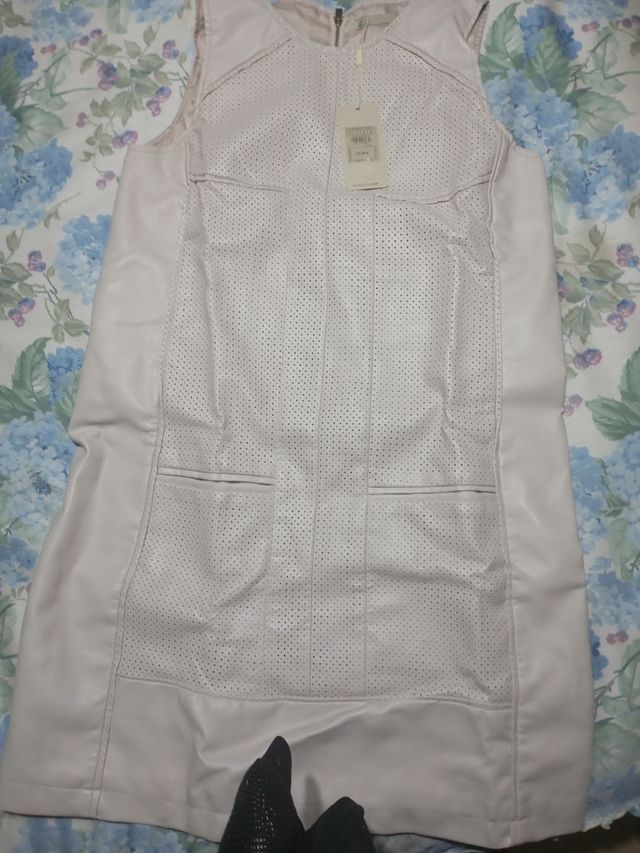 Vestido beige perforado