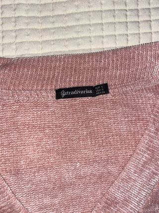 Jersey rosa palo con cuello de pico