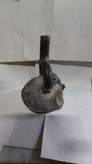 Figura de cerámica estilo azteca