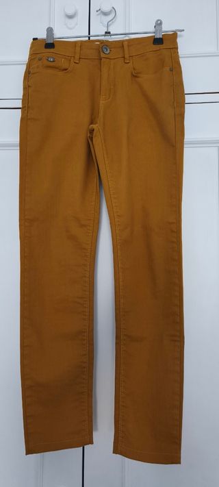 Pantalón vaquero mujer color mostaza