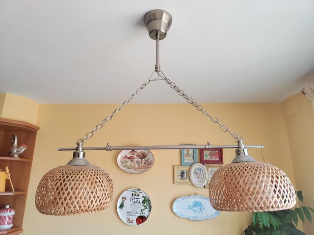 Lámpara colgante de mimbre y metal