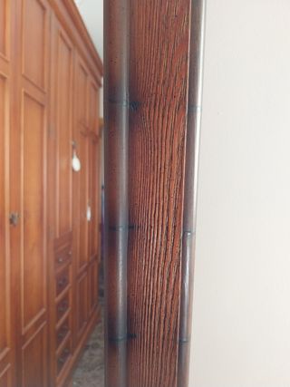 Espejo de pared con marco de madera