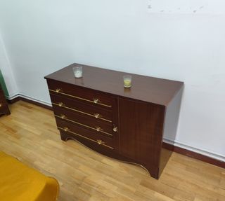Cómoda antigua de madera