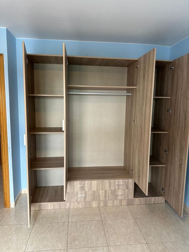 Armario de 4 PUERTAS 200X200 COLOR ROBLE