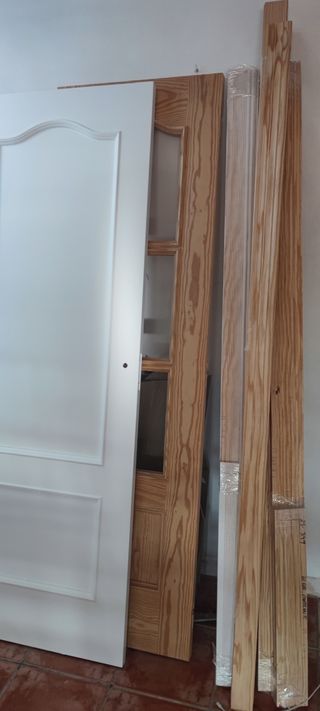 Puertas de madera y molduras