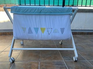 Minicuna bebé con estampado infantil