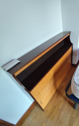 Cabecero de madera antiguo