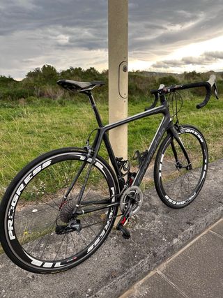 Bicicleta de carretera Cannondale Synapse carbono