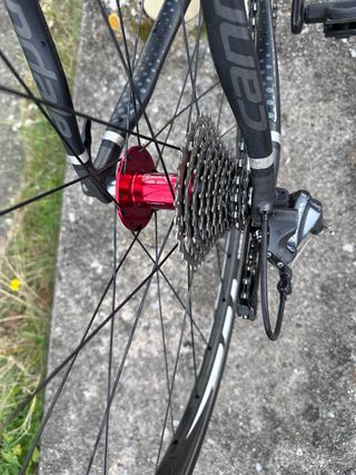 Bicicleta de carretera Cannondale Synapse carbono