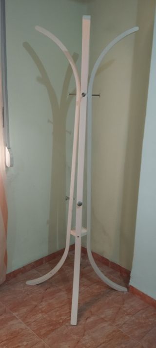 Perchero de madera blanco
