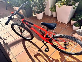 Bicicleta infantil naranja hasta 13 años