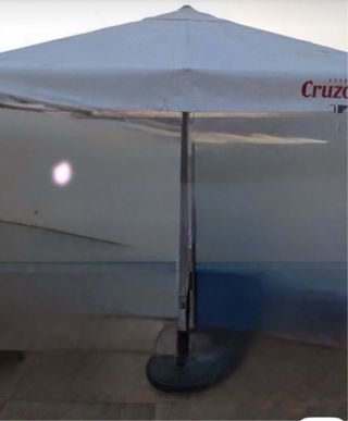 Sombrilla Cruzcampo con pie