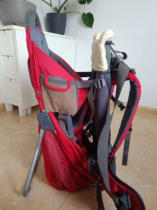Mochila portabebés roja