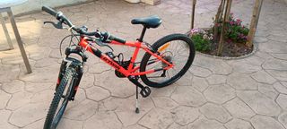 Bicicleta infantil roja